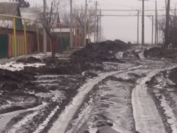 «Здесь на танках только ездить» - оценили городские дороги шахтинцы «Здесь на танках только ездить» - оценили городские дороги шахтинцы