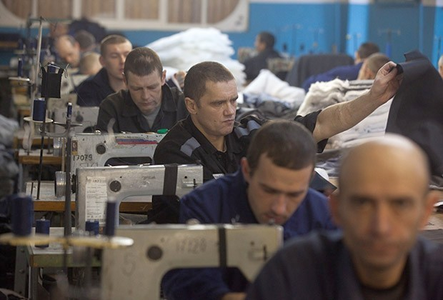 Заключенные шахтинской «девятки» будут производить вещи для муниципальных учреждений и больниц Заключенные шахтинской «девятки» будут производить вещи для муниципальных учреждений и больниц