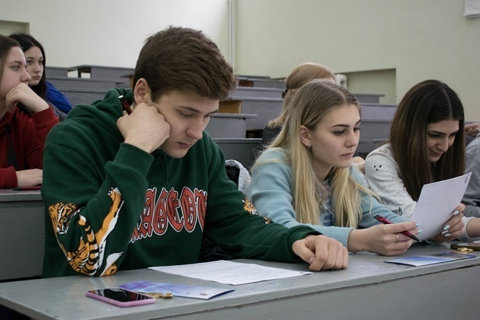 «Финансовым гением» стала ученица шахтинского лицея № 26 Шершова Екатерина «Финансовым гением» стала ученица шахтинского лицея № 26 Шершова Екатерина