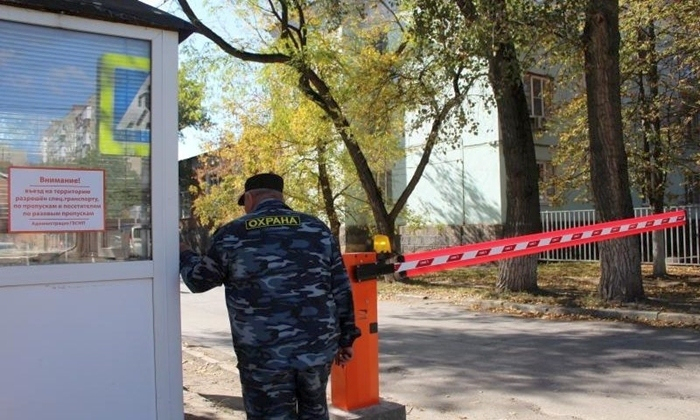 В Шахтах ограничили въезд на территорию БСМП. Зачем? В Шахтах ограничили въезд на территорию БСМП. Зачем?
