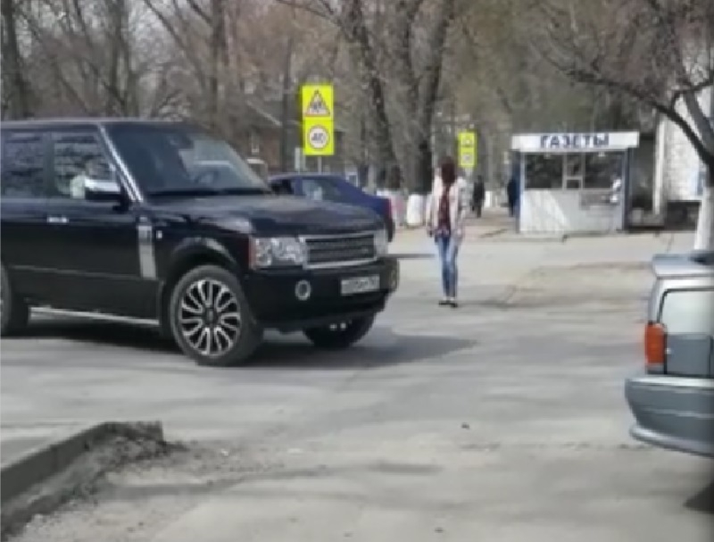 Сложный перекрёсток существует в посёлке Майский в Шахтах Сложный перекрёсток существует в посёлке Майский в Шахтах