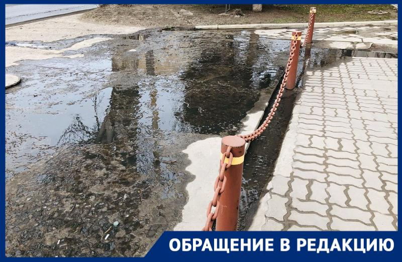 Течет ручей, бежит ручей… Порыв «самой дорогой воды» в центре города Течет ручей, бежит ручей… Порыв «самой дорогой воды» в центре города