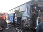 Автобус с ехавшими на море детьми врезался в грузовик под Шахтами