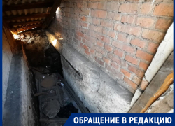 И без того аварийный дом разрушают течи канализации: жильцы Мешкова, 21 задыхаются от зловония 
