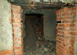 Во дворе одной из донских школ обнаружен вход в подземелье