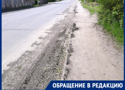 Задыхаемся от пыли: жительница Петровки Светлана жалуется на грязь и мусор у дорог поселка