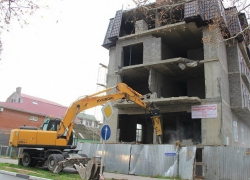 В Шахтах начнут сносить незаконно построенные здания