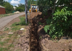 Меняют участок водопровода повышенной аварийности по переулку Муравьева в Шахтах