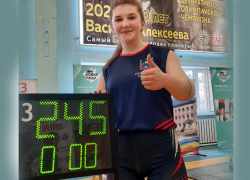 Новый рекорд Ростовской области на соревнованиях гиревиков установила Татьяна Оковитова