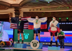 Шахтинец Иван Саламатин завоевал серебряную медаль на Первенстве мира по тяжелой атлетике 
